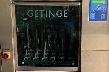 Glass Washer in Pod B of the UCSF Broad Stem Cell Center