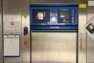 Autoclave in Pod C of the the UCSF Broad Stem Cell Center