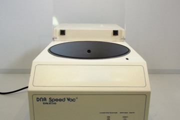 A cream colored, blender looking device, the DNA110 speedVac concentrator, sits on a grey background