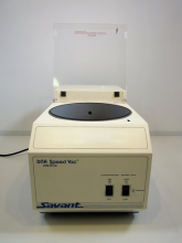 A cream colored, blender looking device, the DNA110 speedVac concentrator, sits on a grey background